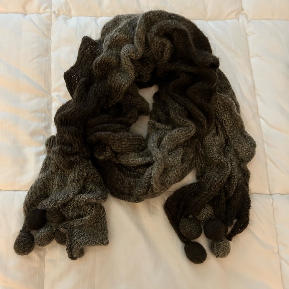 Accessories - Scarf w/Pom Pom on Ends